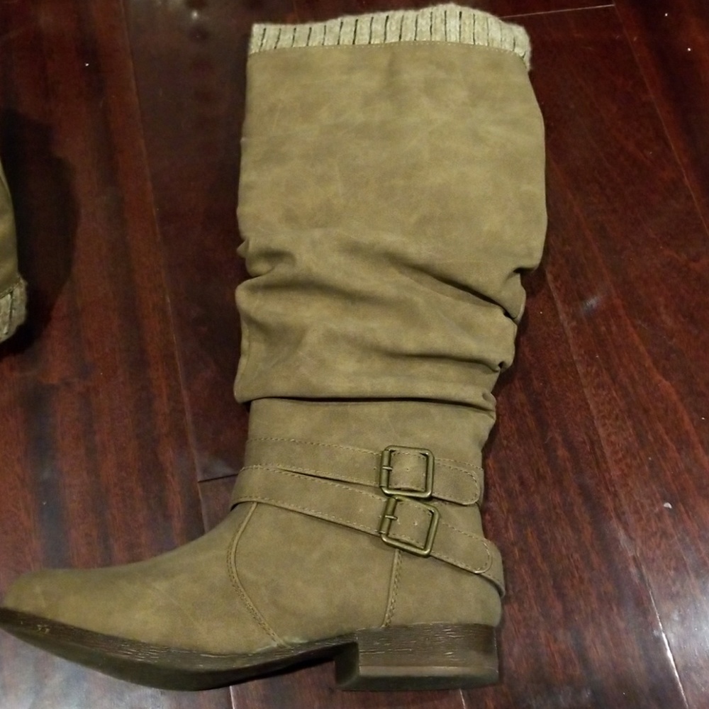 Boots size 7